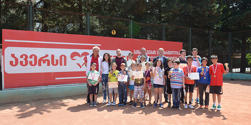 В Тбилиси прошло соревнование по теннису среди детей и подростков – «Кубок «Аверси»