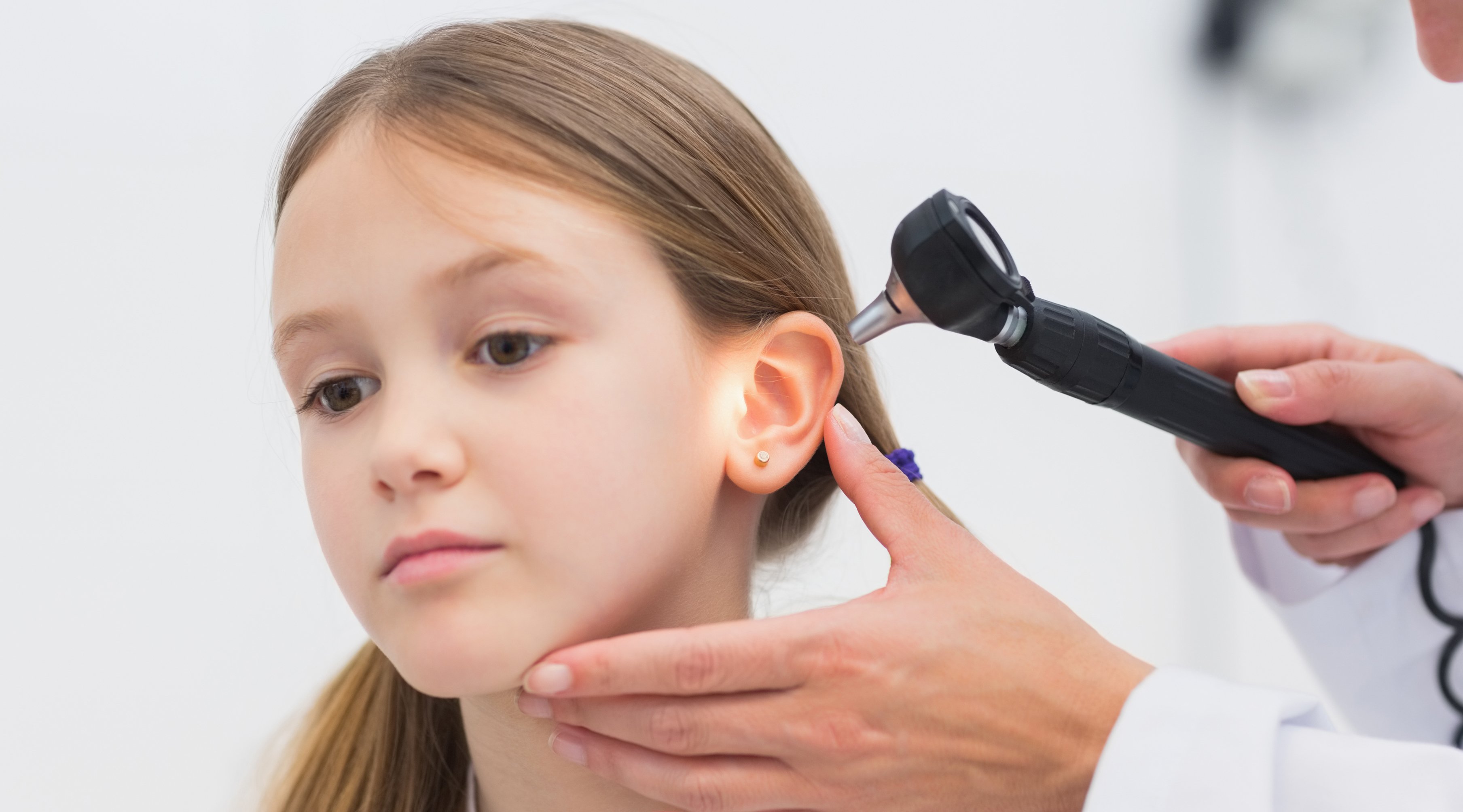 Можно греть ухо ребенку. Детский ЛОР. Отоларинголог дети. Оториноларинголог детский. Дети с нарушением слуха..