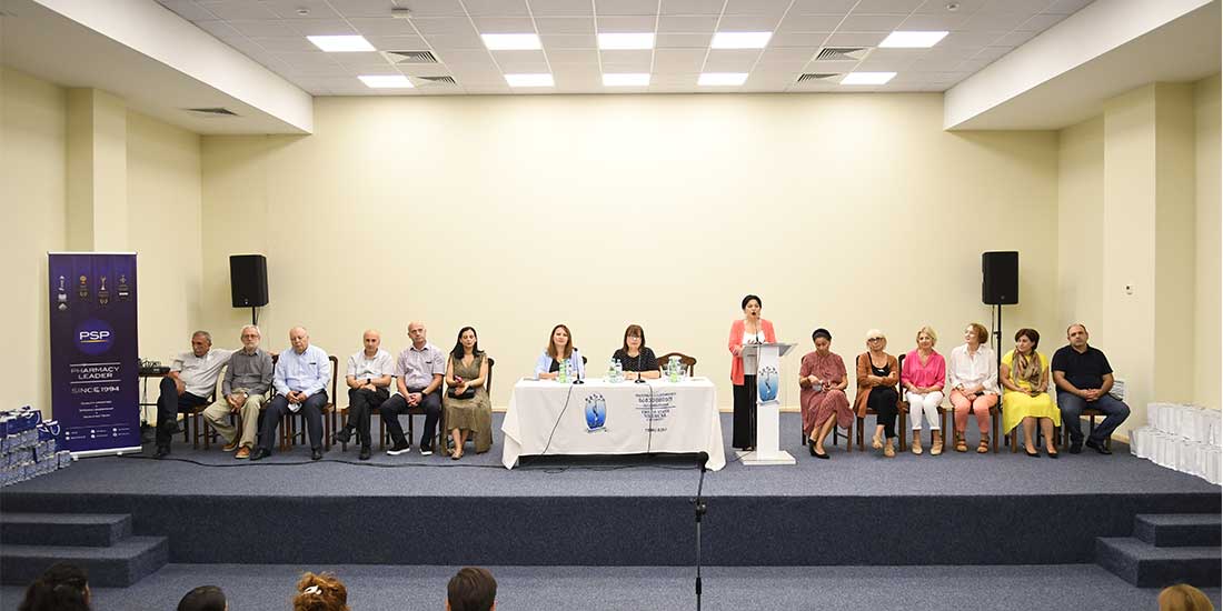 19 სექტემბერს კომპანია „ავერსის“ ადამიანური რესურსების მართვის სამსახურმა მონაწილეობა მიიღო თბილისის სახელმწიფო სამედიცინო უნივერსიტეტში სწავლის დაწყებისადმი მიძღვნილ საზეიმო ღონისძიებაში. 